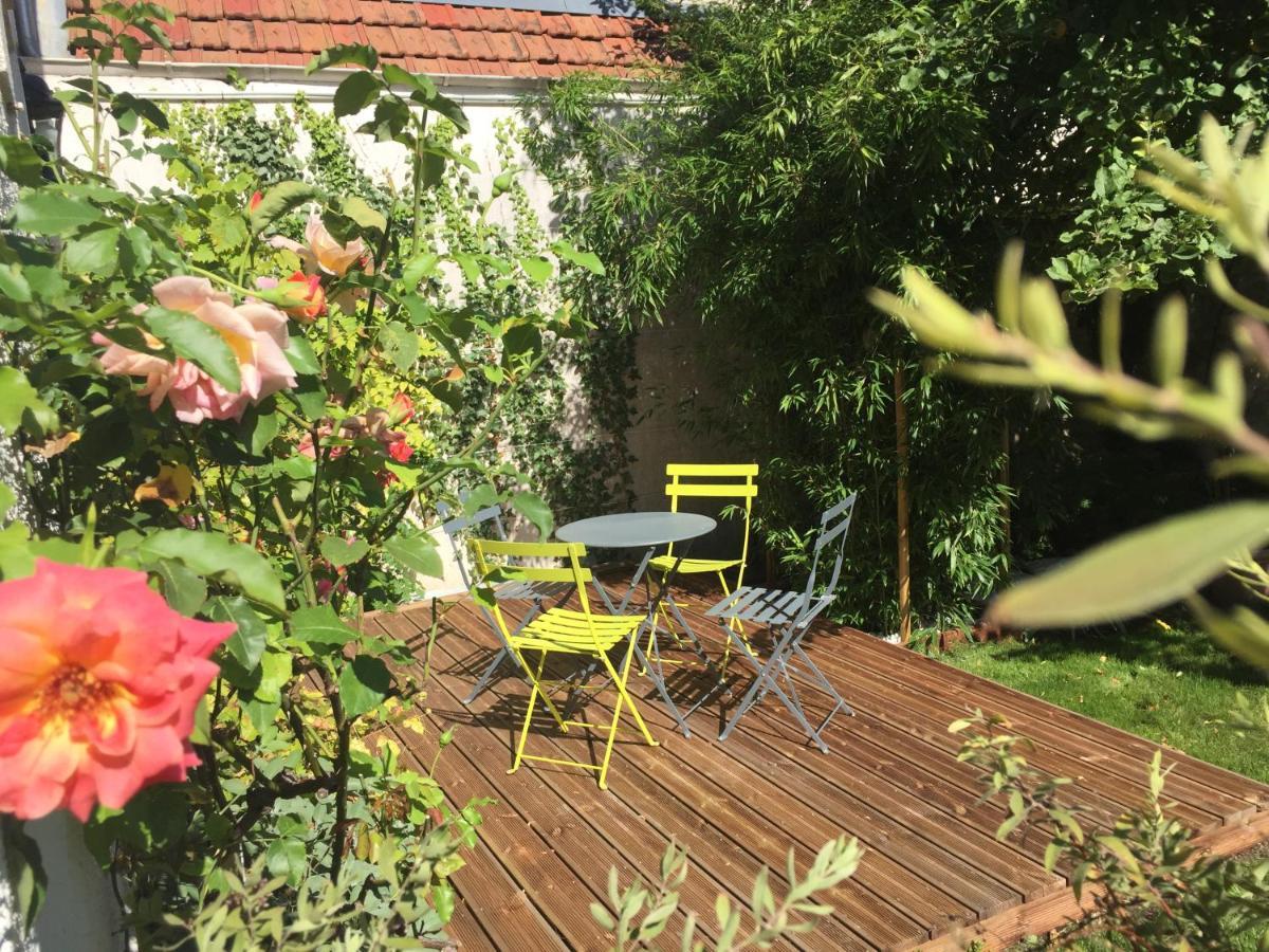 Les Gites Du Clos Saint-Martin Maule Exterior photo